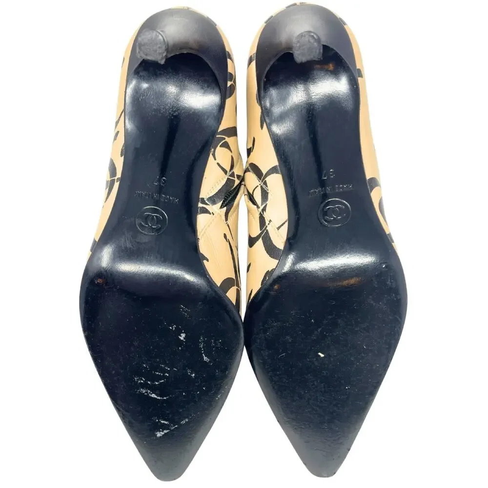 Chanel Ankle Boots Heels Beige Black Leather CC Logo Pointed Cap Toe F/W 2000 37